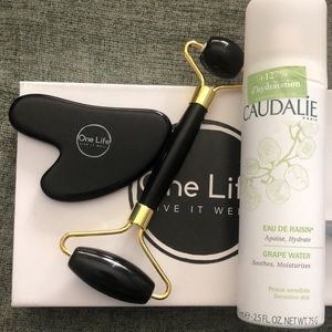 Jade Roller & Gua Sha Board Kit w/ Caudalie Hydrate Water